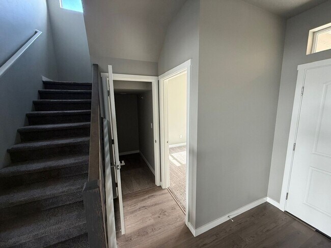 Foto del edificio - Beautiful and Spacious Home in Desirable South Richland