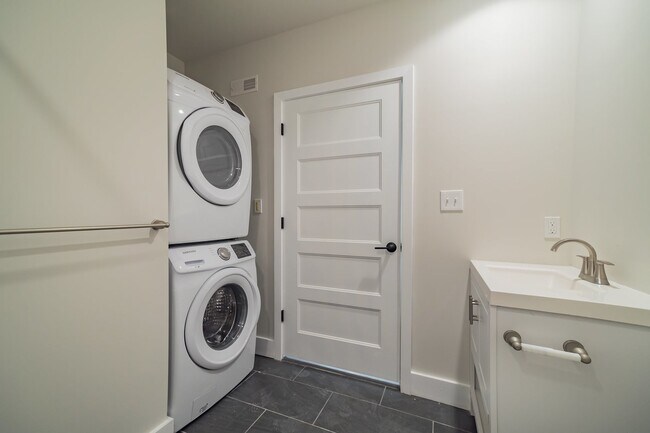 Foto del interior - 5015 Warrington Ave