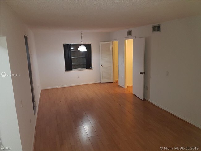 Foto del edificio - 2 br, 2 bath  - 3862 NE 171st St # B2