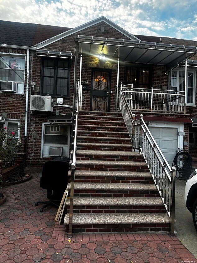 Foto principal - 2674 Hubbard St
