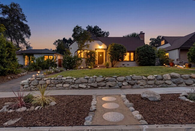 Foto del edificio - 2151 N Altadena Dr