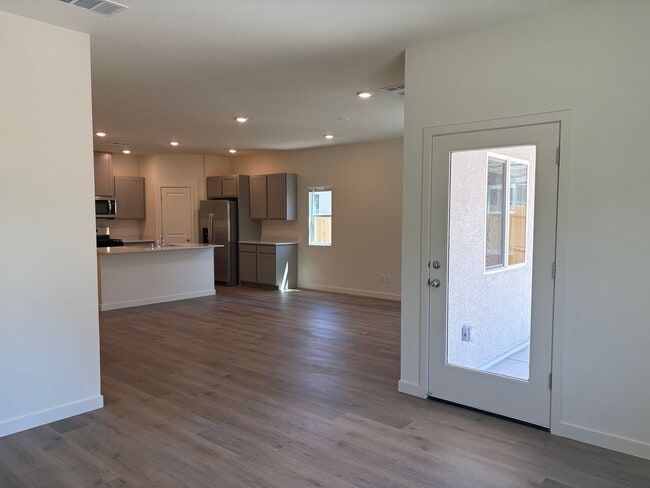 Building Photo - Brand New DR Horton Home!