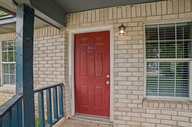 Building Photo - CHARMING HOME IN LOMA TERRACE