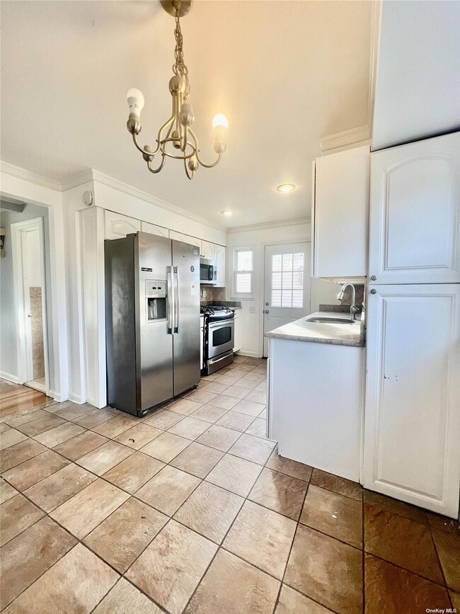 21 Halsey St, Freeport, NY 11520 Room for Rent in Freeport, NY