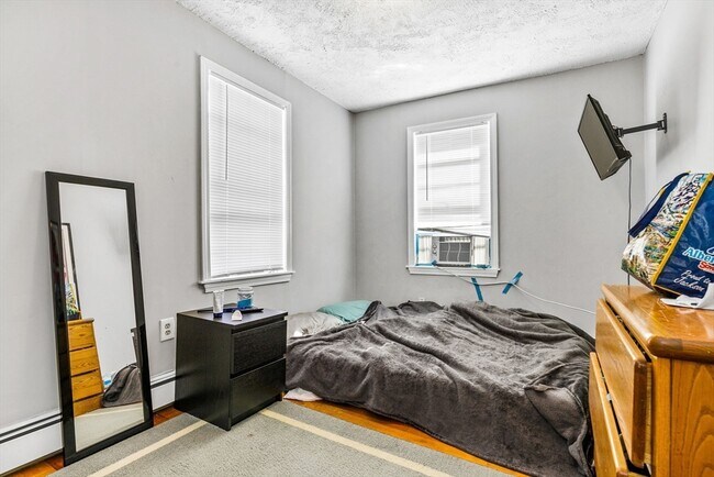 Foto del edificio - 607 E 7th St