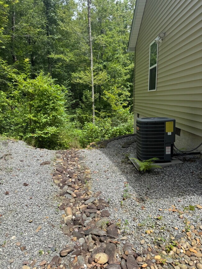 Foto del edificio - "Charming 3-Bed Retreat in Hendersonville ...