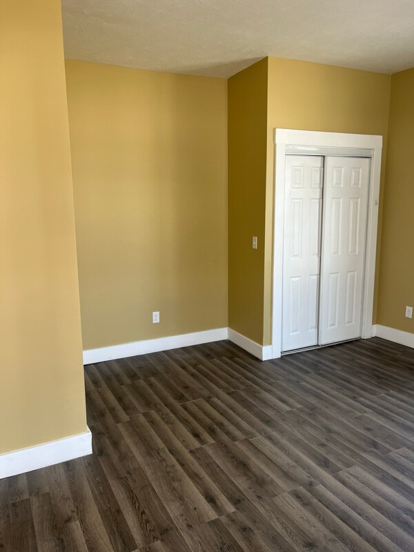 Building Photo - 913 S Main St