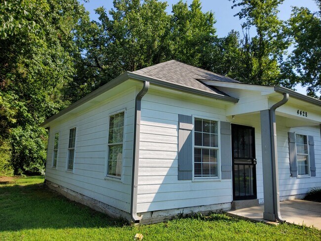 Building Photo - Welcome to Feels Like Home in Memphis, TN!