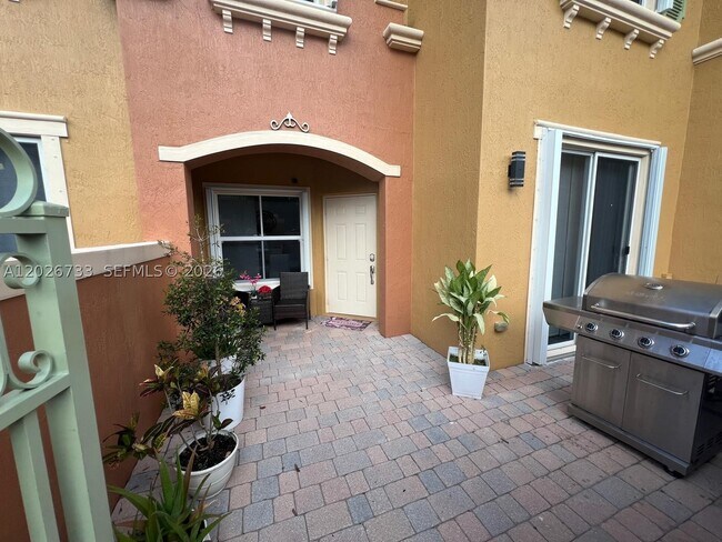 Foto del edificio - 943 SW 143rd Terrace