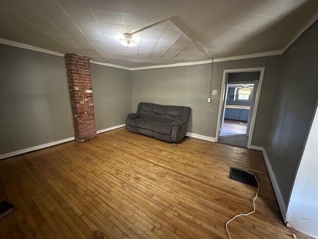 Building Photo - 40 Merlin St