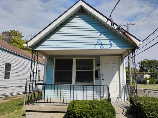 Building Photo - 1601 Prentice St