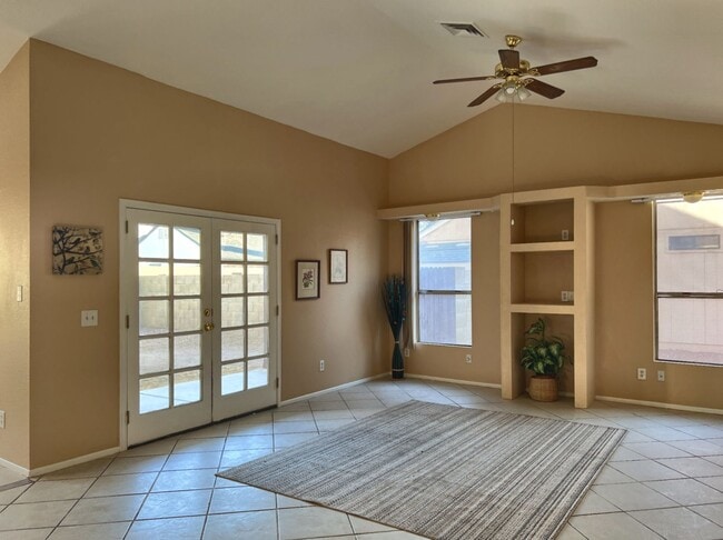 Building Photo - LARGE REMODELED 4BR 2BA HOUSE WITH GARAGE, GRANITE COUNTERS, BUILT-IN BREAKFAST BAR, TILE FLOORS