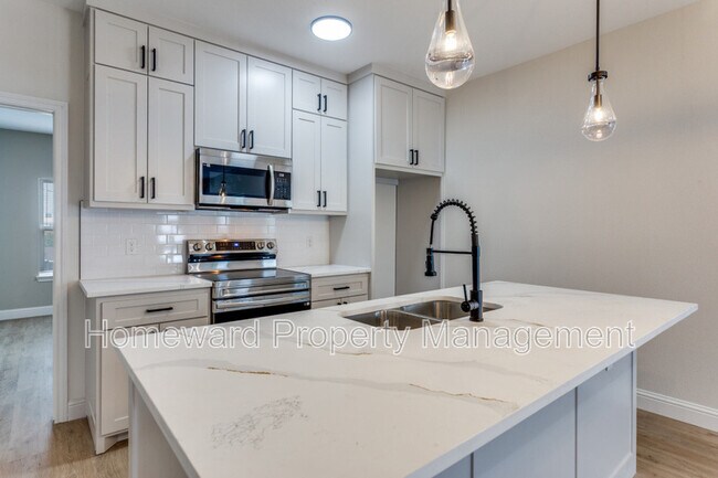 Foto del edificio - 8004 Julie Ave