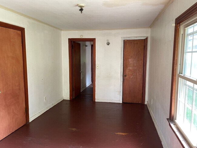 Building Photo - Beautiful 4 Bedroom Home