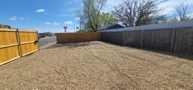 Foto del edificio - 1911 S Hayden St