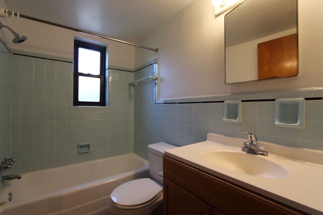 Building Photo - Regent Square