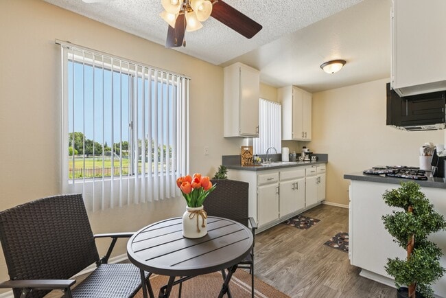 Building Photo - Casa Moreno Apartments