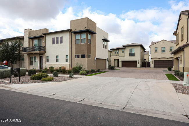 Foto del edificio - 1830 S Follett Way