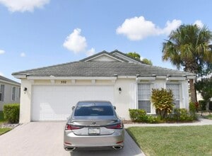 Building Photo - 532 SW Indian Key Dr