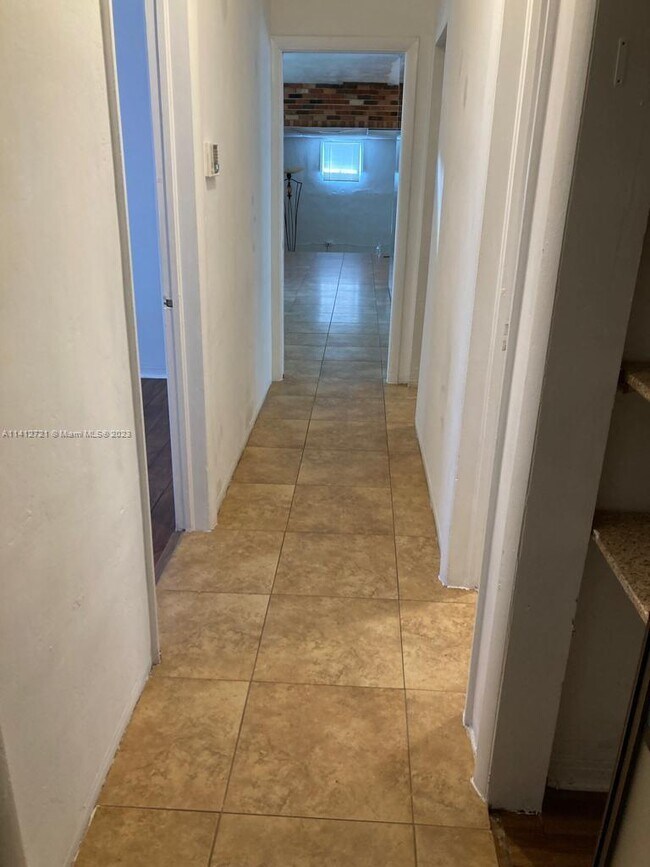 Foto del edificio - 1905 NW 57th St