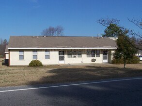 Building Photo - 400 E Northern Blvd