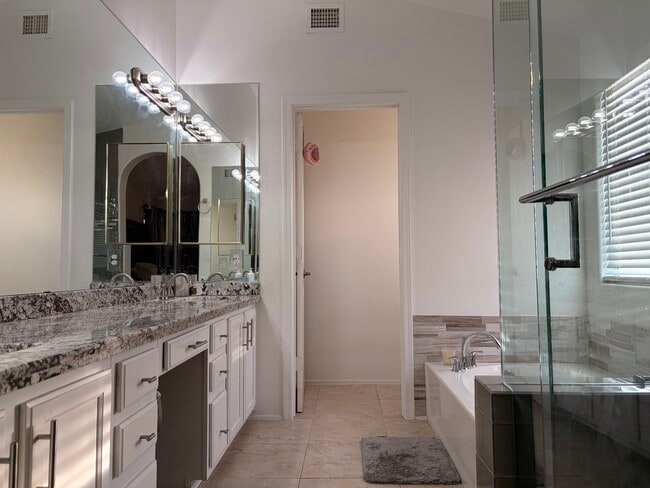 Foto del edificio - 13635 N 103rd Way