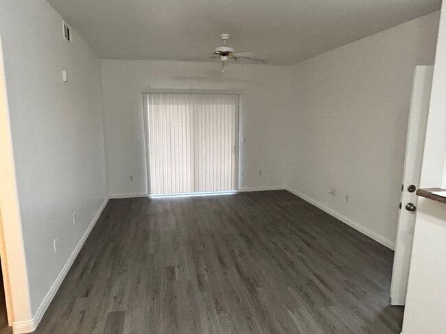 Building Photo - Charming 1 bedroom Condo with full size Ga...