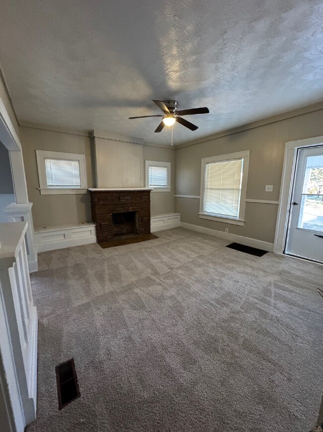 Foto del edificio - "Charming 3-Bedroom Home in Wichita - Perf...