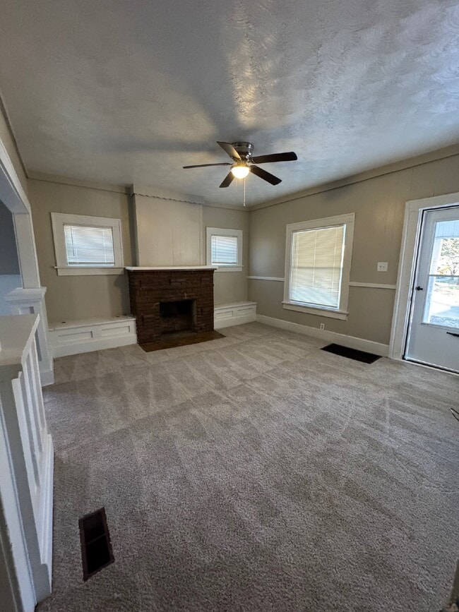 Foto del edificio - "Charming 3-Bedroom Home in Wichita - Perfect Blend of Comfort & Space!"