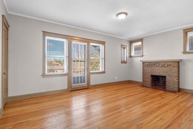 Foto del edificio - 4918 Tholozan Ave