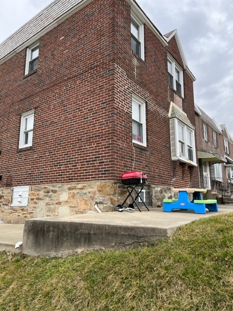 Building Photo - 2164 Longshore Ave