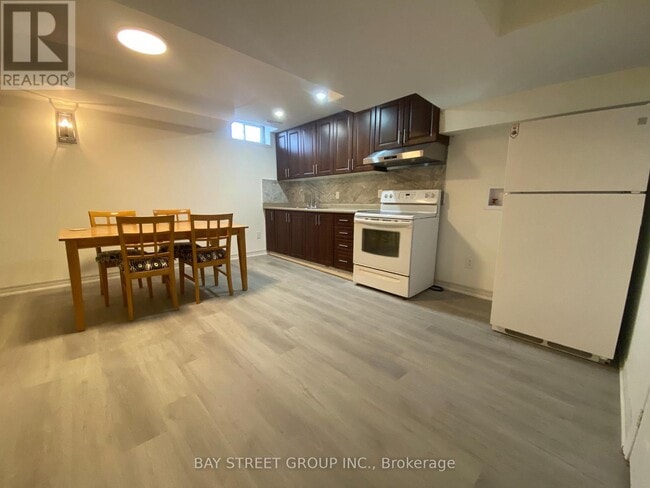 Building Photo - 8 Kerwood Pl