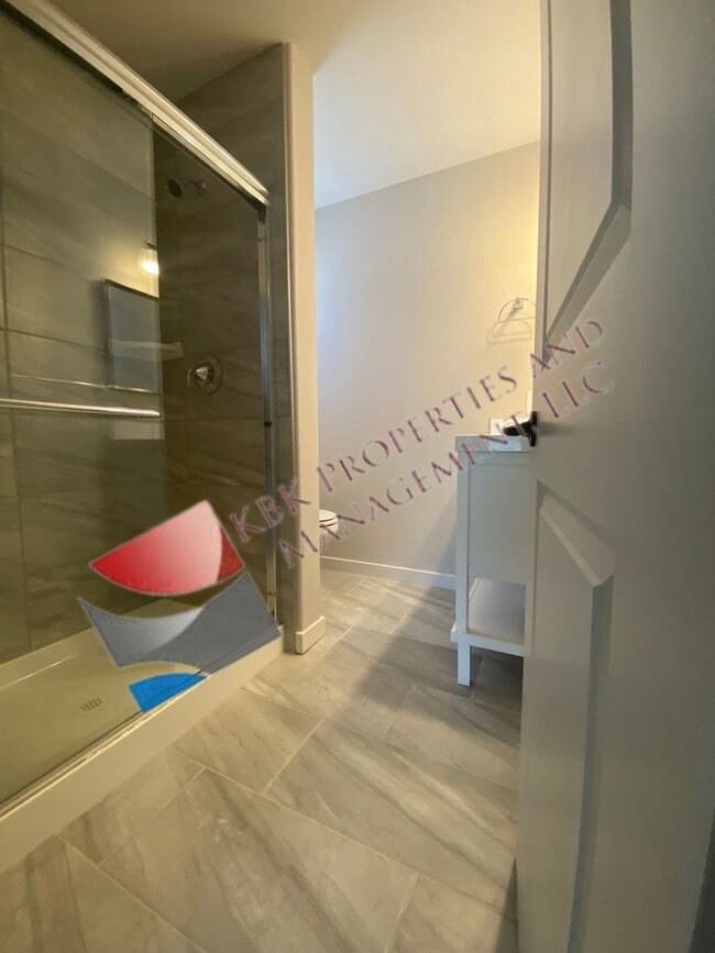 Building Photo - MDL-909 Douglas