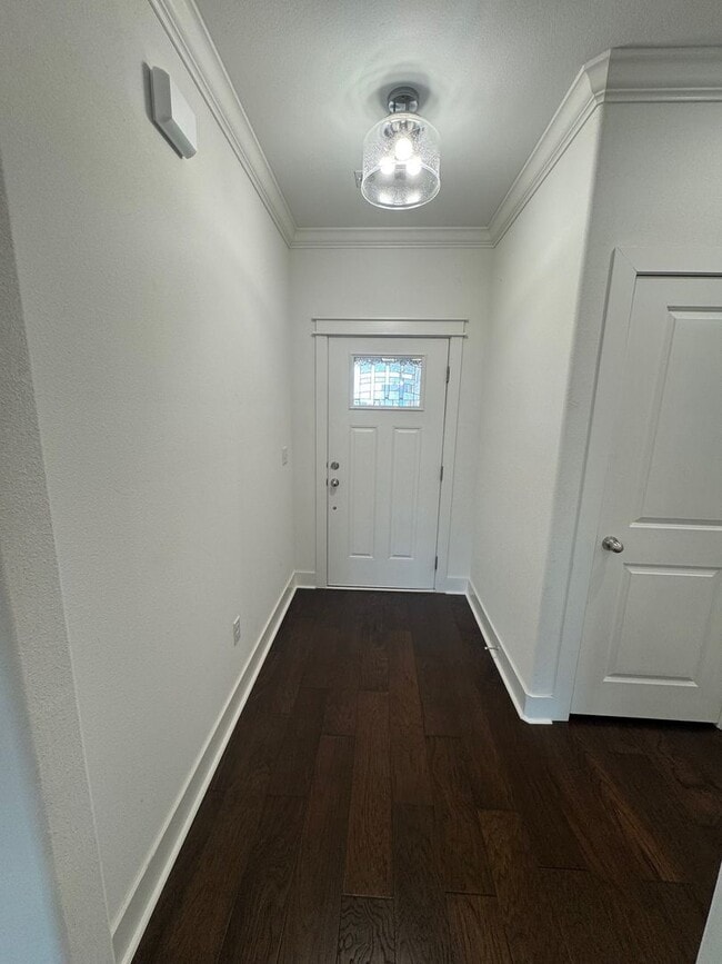 Building Photo - Beautiful Home on North Side of Town