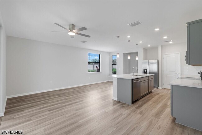 Foto del edificio - 27907 Radiant Ct
