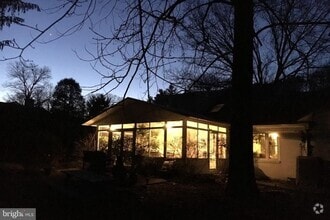 Building Photo - 218 Martroy Ln