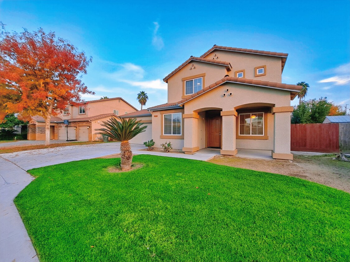 Foto principal - Comfortable Two-Story 4BR Home in Fresno!