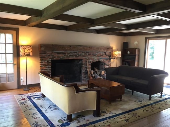 Building Photo - 6891 Woodchuck Hill Rd