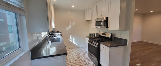 Foto del edificio - 2425 Foothill Blvd