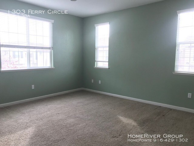 Foto del edificio - 1303 Ferry Cir