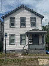 Building Photo - 724 Warren St