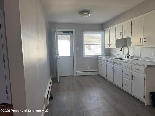 Foto del edificio - 152 Drakes Ln