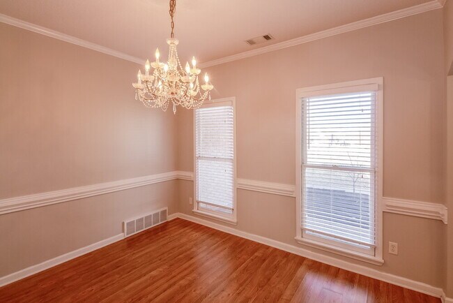 Foto del edificio - 2064 Milbrey St