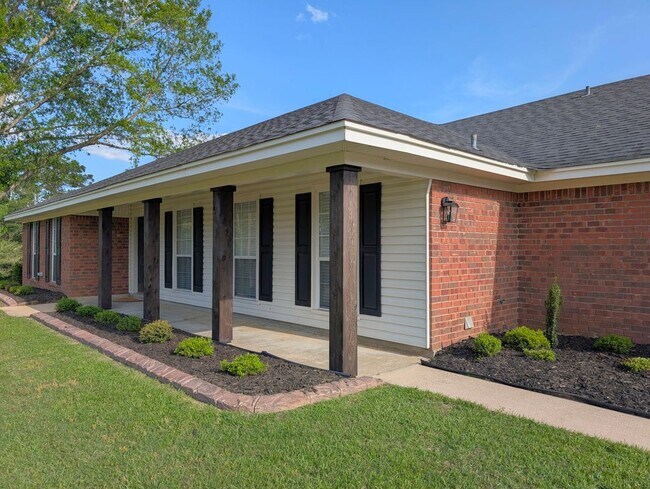 Foto del edificio - 531 Pine Hills Dr