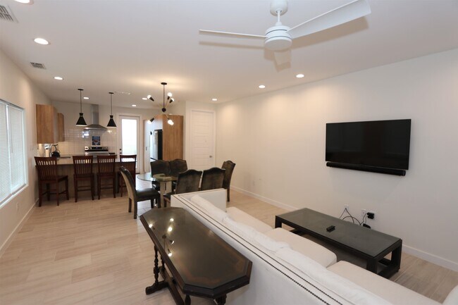 Building Photo - 409 Deer Path Lp