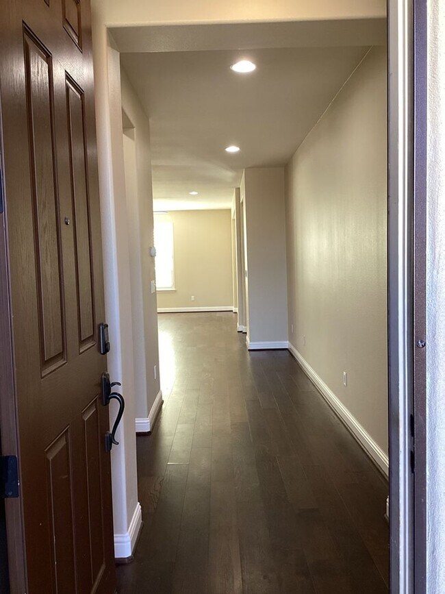 Foto del edificio - Beautiful Newer Rice Ranch Single Story Ho...