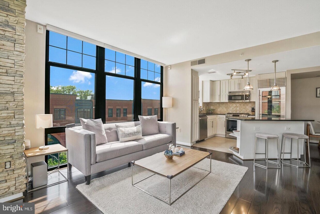 Foto principal - 1021 N Garfield St