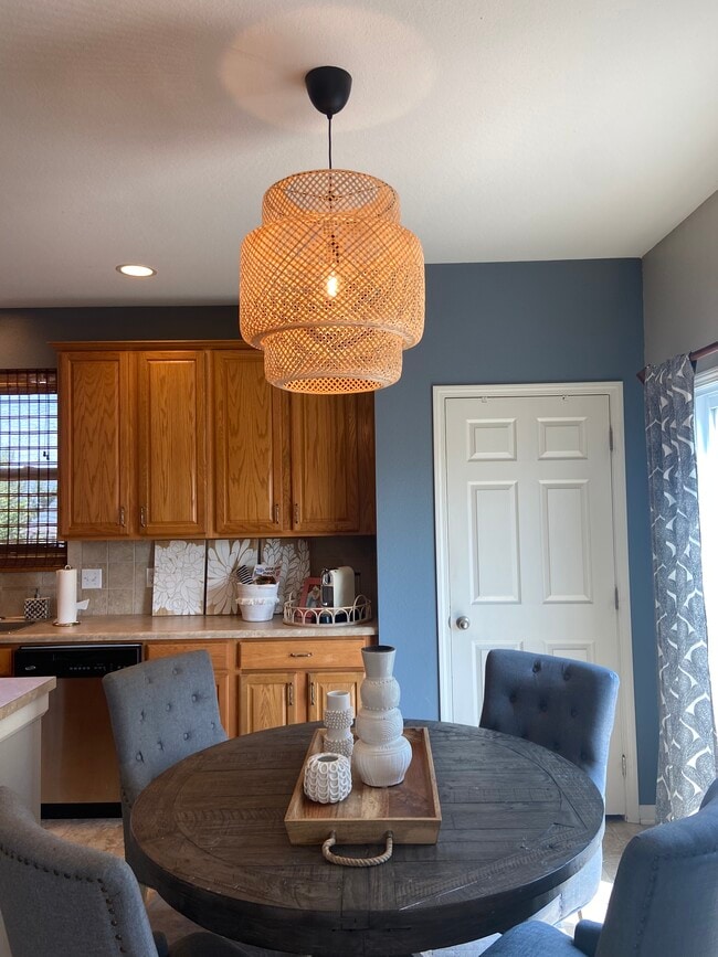 Eat-in kitchen - 1207 N 207th Cir