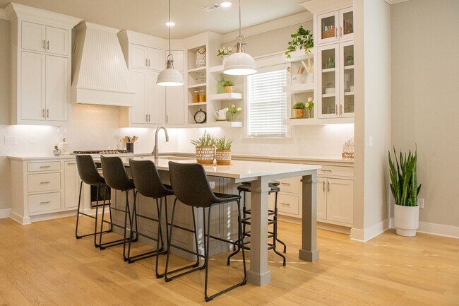Foto del edificio - Beautiful newer cottage style home located in the middle of NWA.