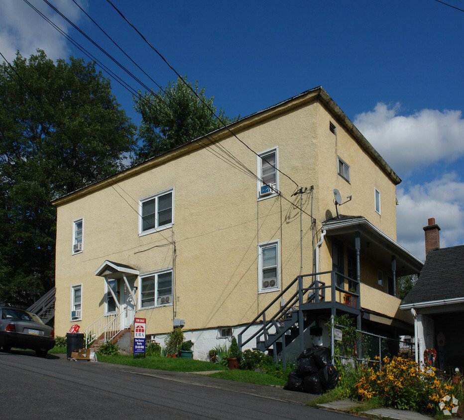 Building Photo - 165 Spruce St